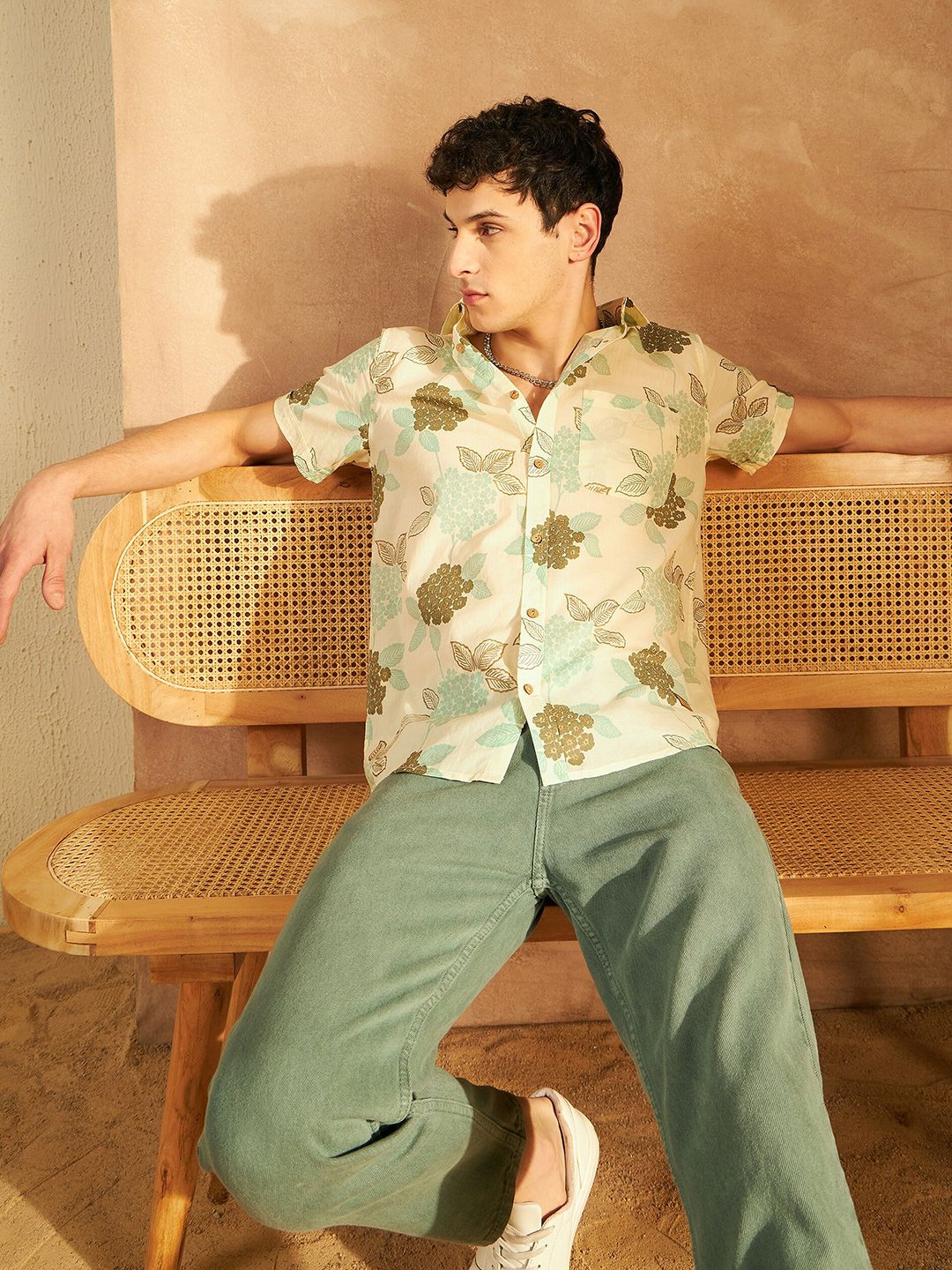 DENNISON Smart Floral Printed Spread Collar Short Sleeves Cotton Lightweight Shirt