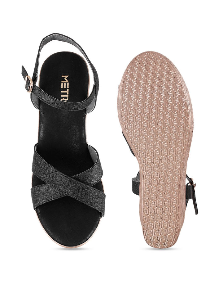 Metro Women Black Solid Sandals