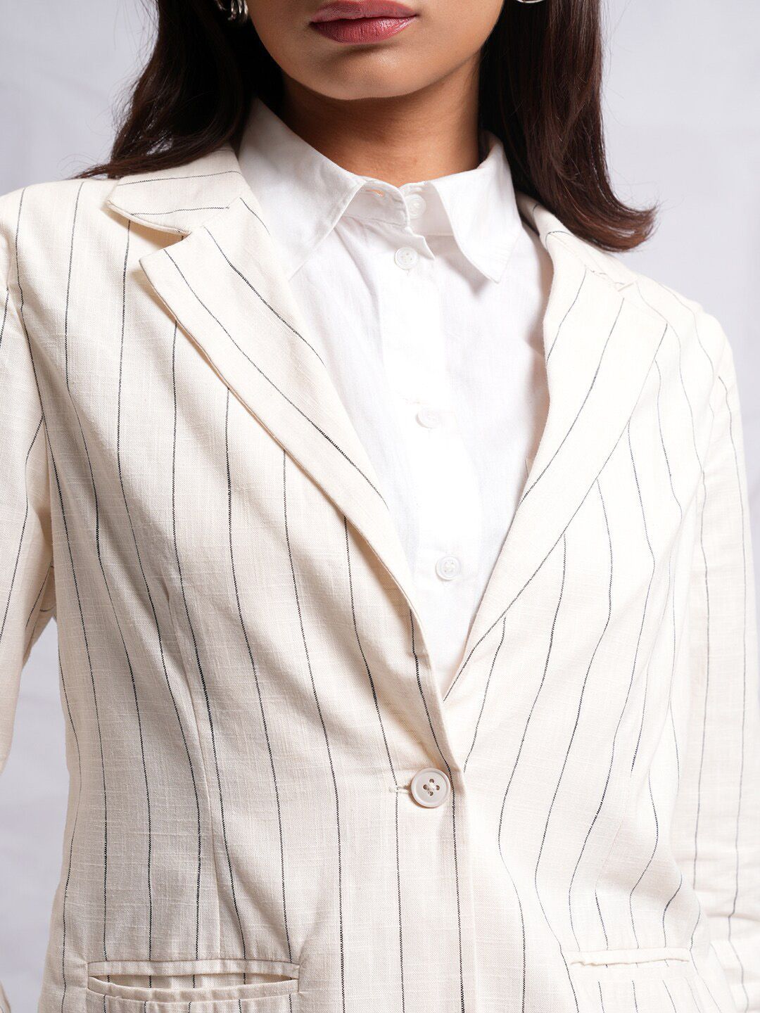Chic oleh Tokyo Talkies White & Black berjalur Blazer tunggal