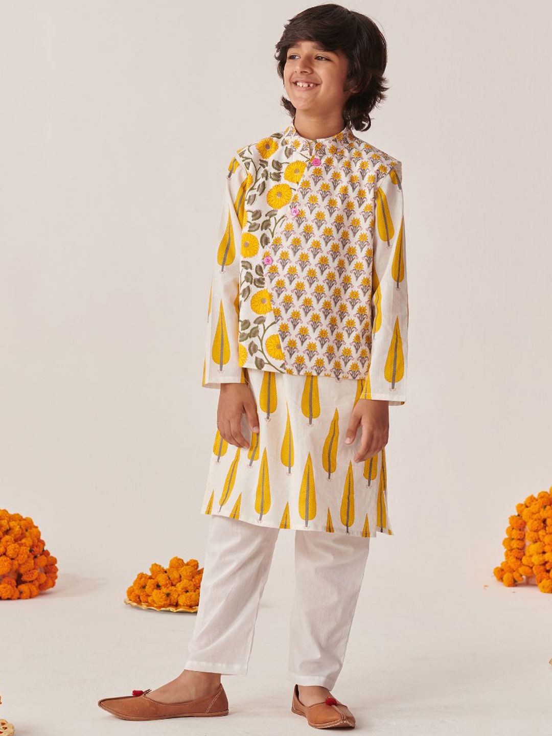 pspeaches Boys Ethnic Motifs Printed Regular Kurta with Trousers
