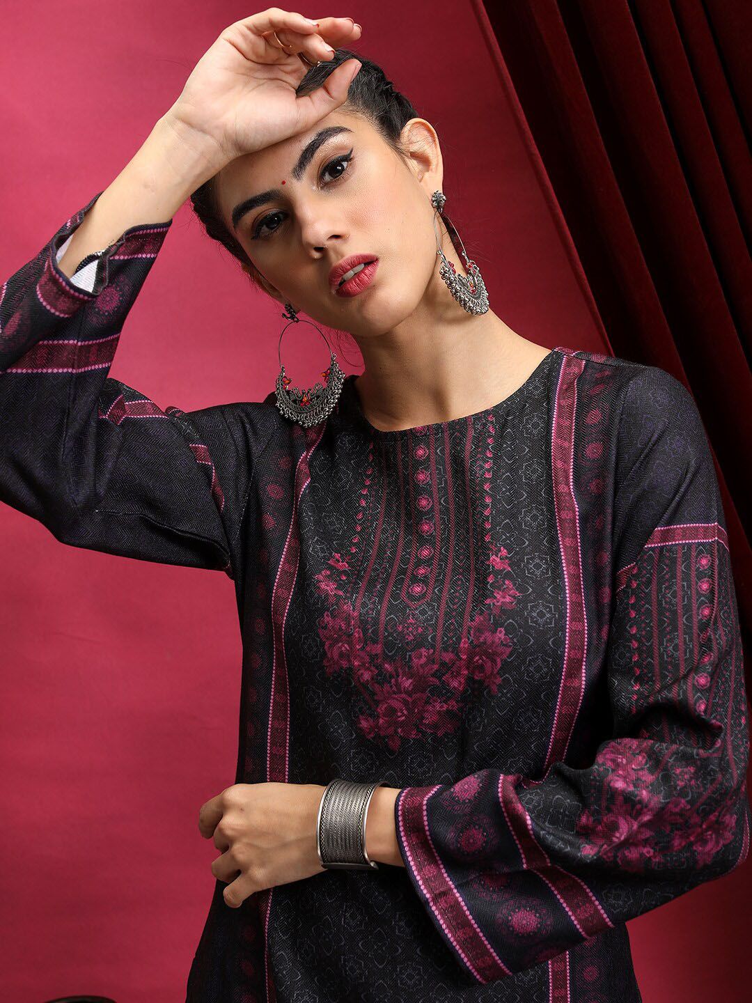 Vishudh Black Floral Printed Regular Kurta With Trousers