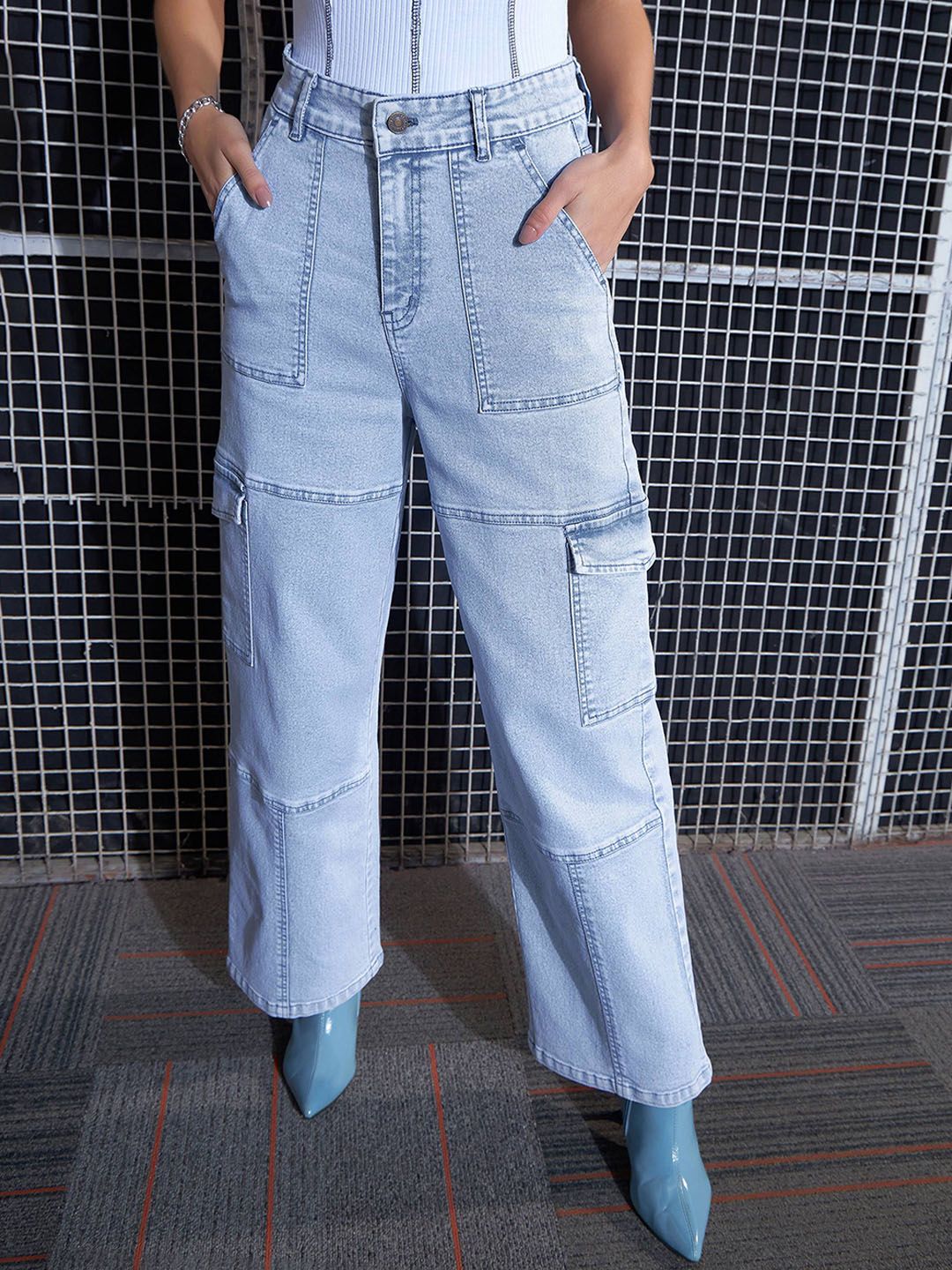 SASSAFRAS Women Straight Fit High-Rise Heavy Fade Stretchable Cargo Jeans