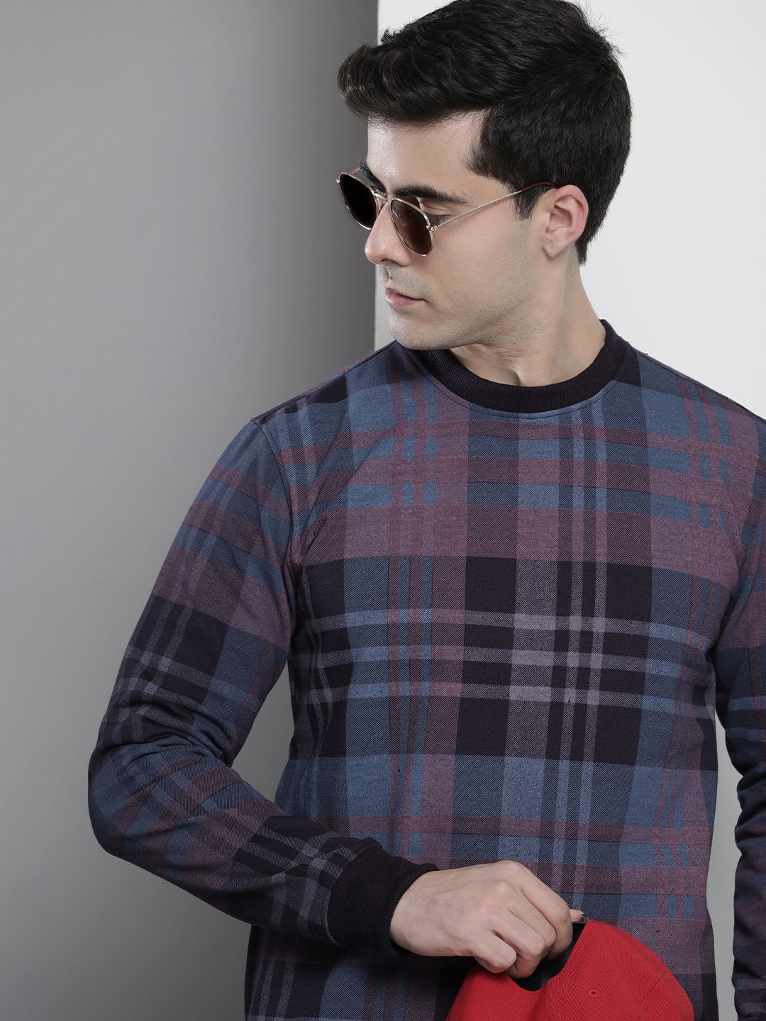 The Indian Garage Co Men Navy Blue & Pink Checked Sweatshirt