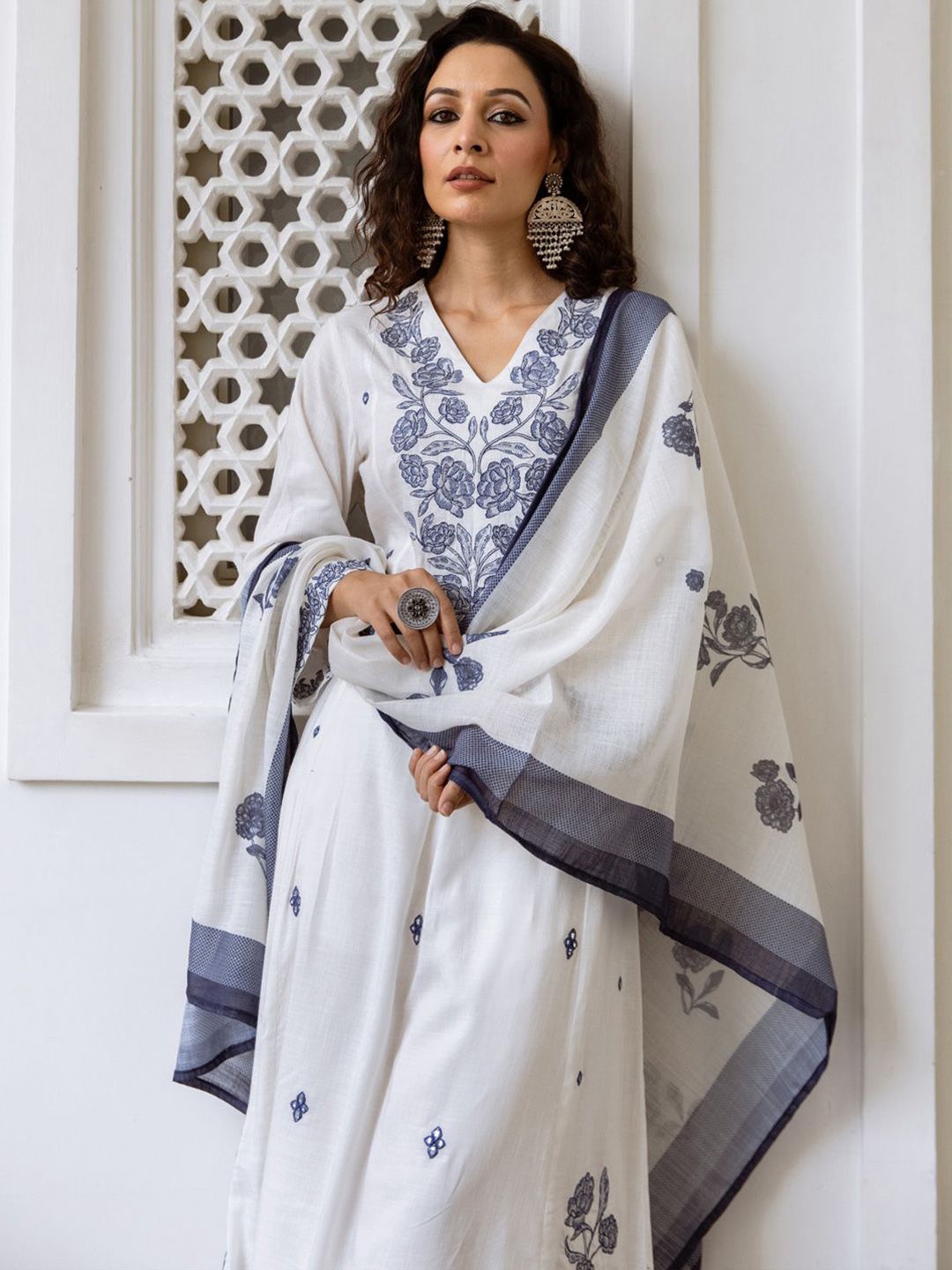 Indo Era Women Floral Embroidered Regular Thread Work Pure Cotton Kurta with Trousers & With Dupatta