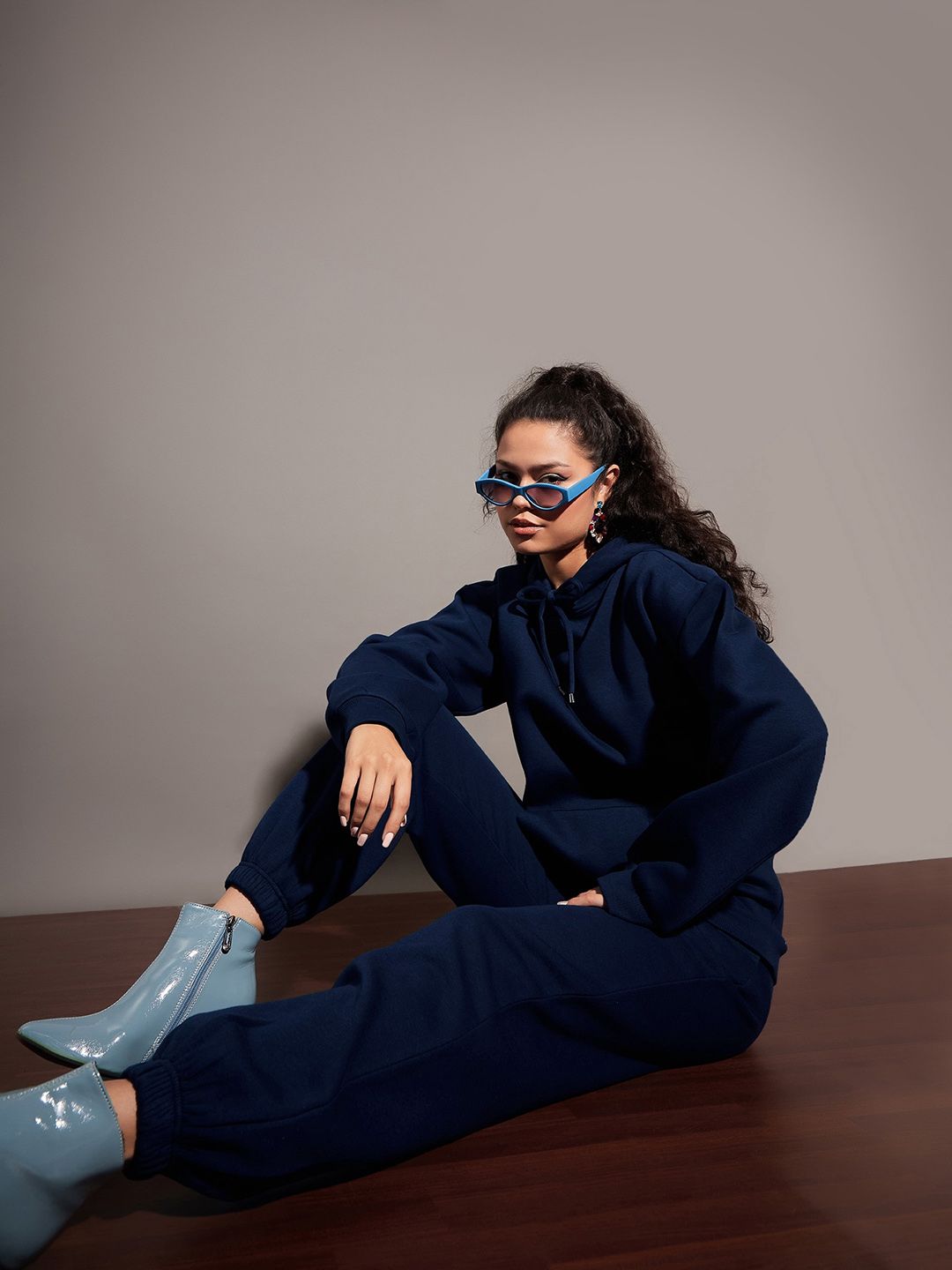 SASSAFRAS Women Navy Blue Relaxed Fit Mid-Rise Fleece Joggers