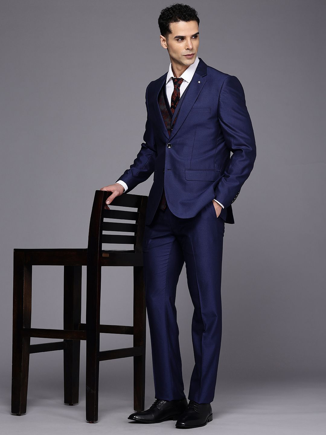 Raymond Single Breasted 3-Peice Party Suits with Tie