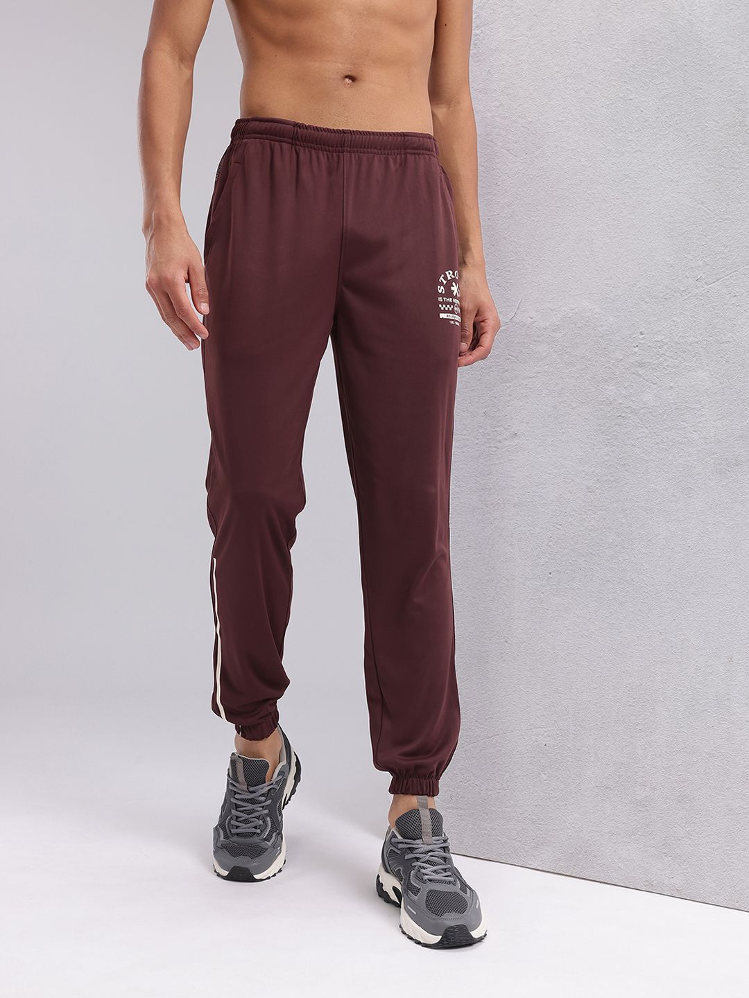 HRX by Hrithik Roshan Men Mid-Rise Typography Print Rapid-Dry Training Joggers