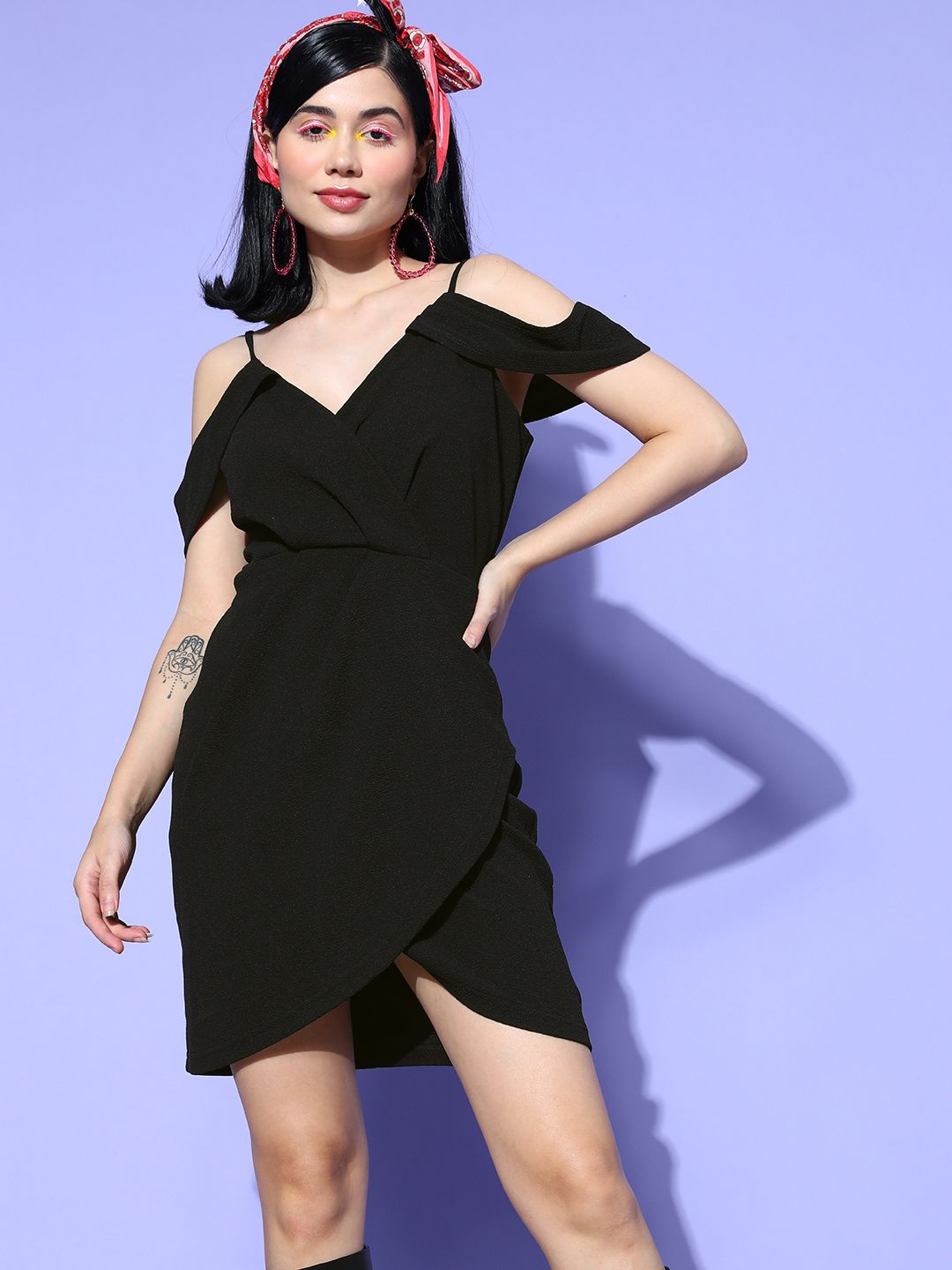 Berrylush Women Black Solid New Neckline Dress