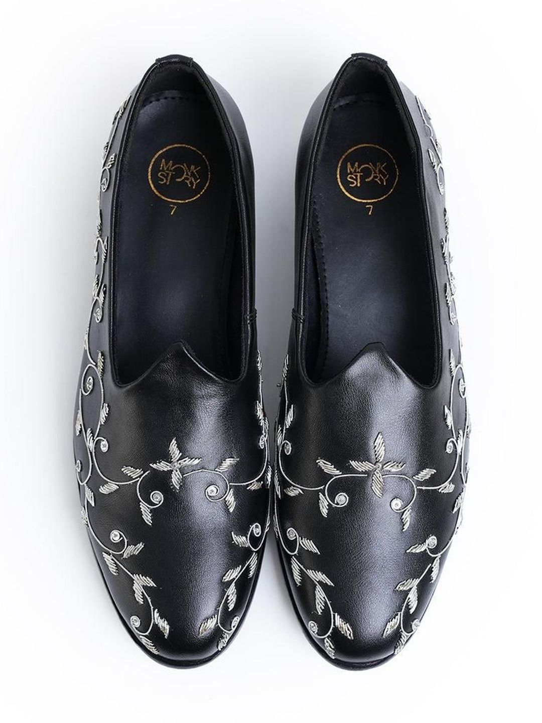 MONKSTORY Men Printed PU Mojaris