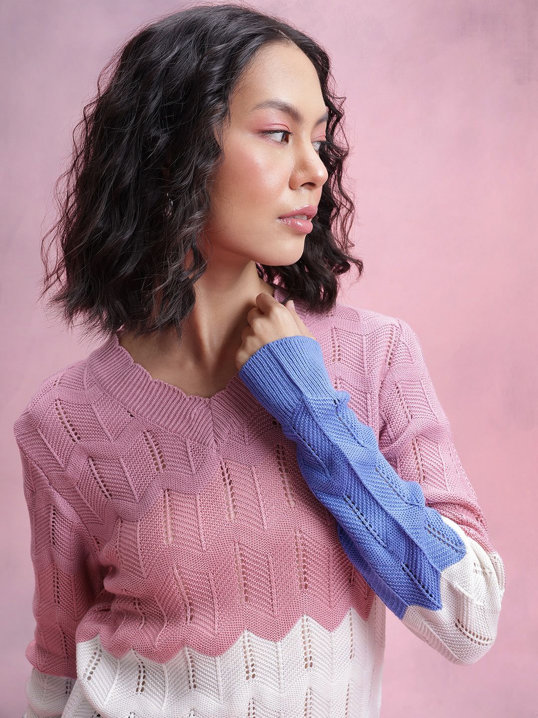 DressBerry Open-Knit Colourblocked Pullover