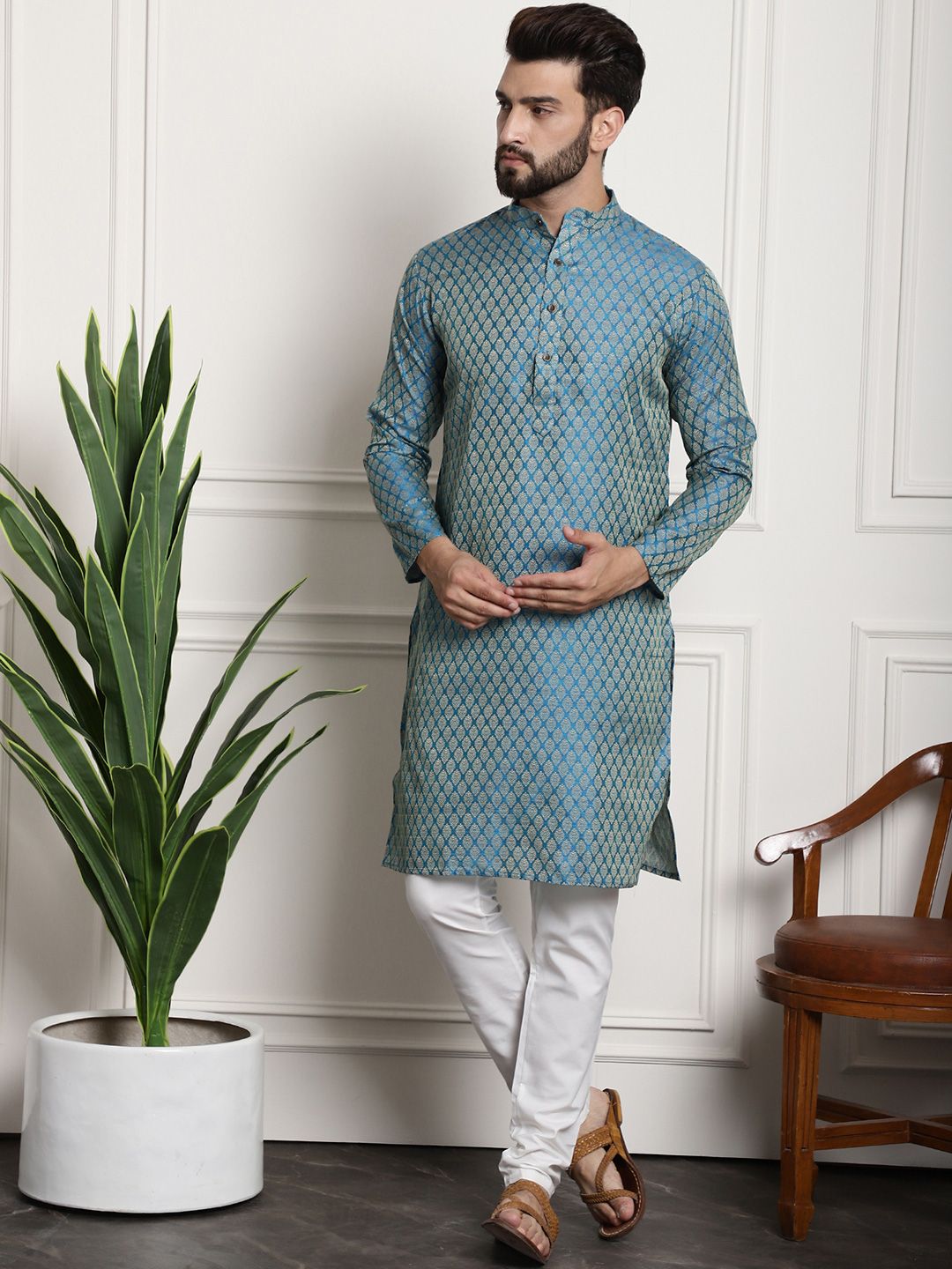 SOJANYA Men Blue & Off-White Woven Design Kurta with Churidar