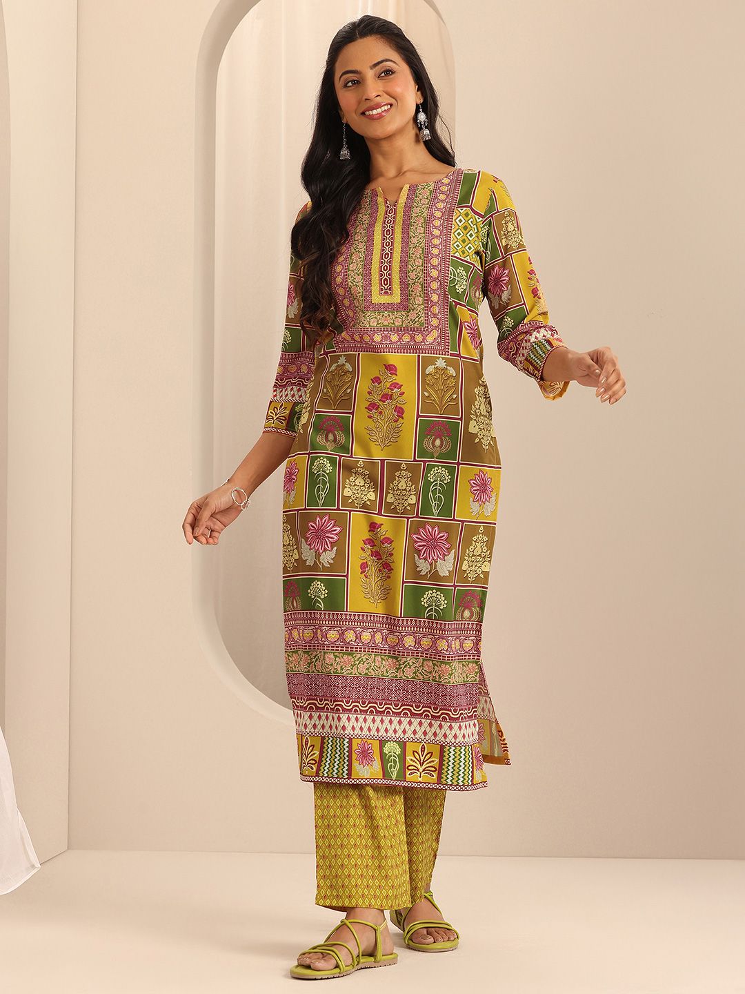 Libas Ethnic Motifs Printed Straight Kurta with Trousers