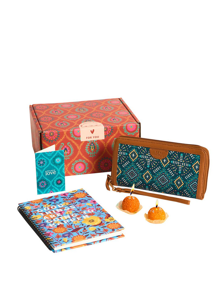 Chumbak Wallet Notebook Candles & Card Gift Set