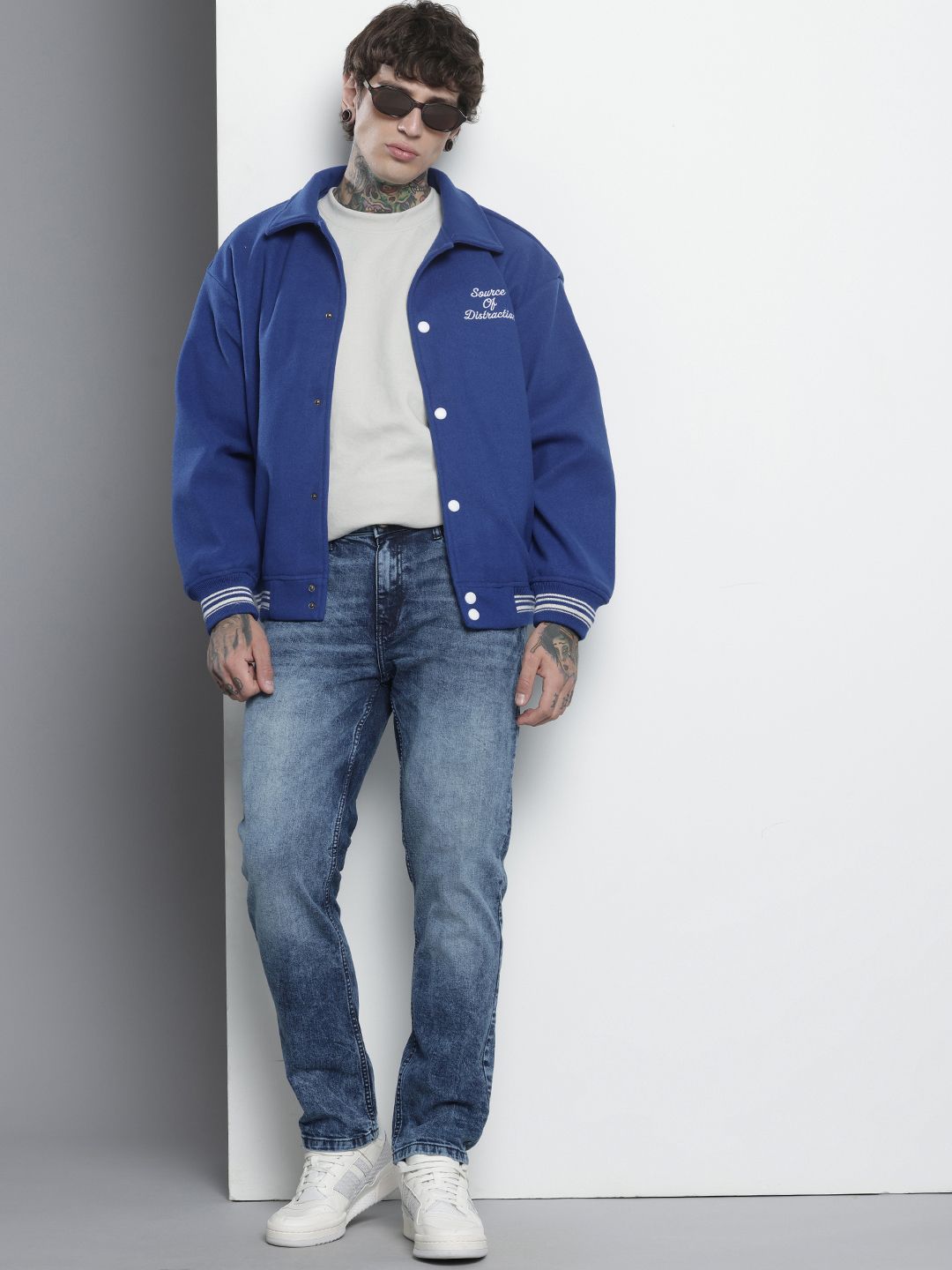 The Indian Garage Co Men Slim Fit Heavy Fade Stretchable Jeans