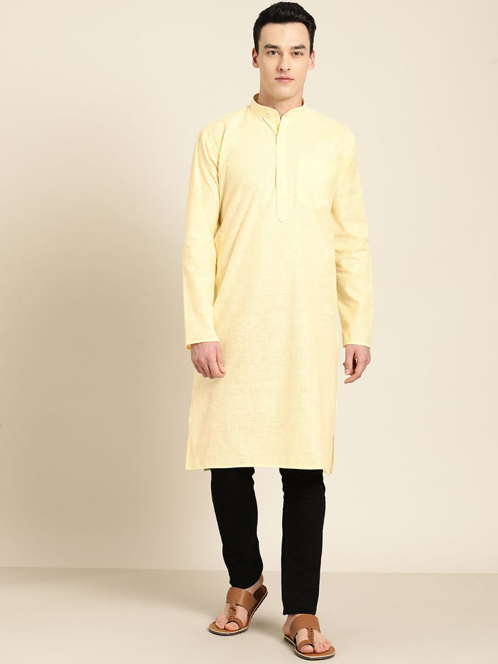 SOJANYA Kurta Lurus Berjalur Kuning & Putih Lelaki