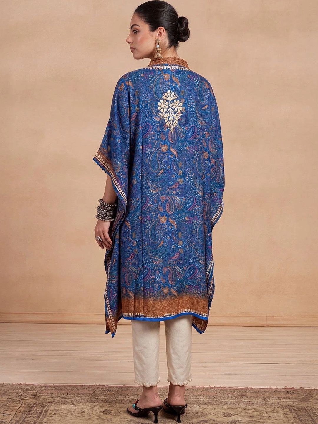 Rumah Wanita Chikankari Paisley Sulam Benang Kerja Crepe Kaftan Kurta