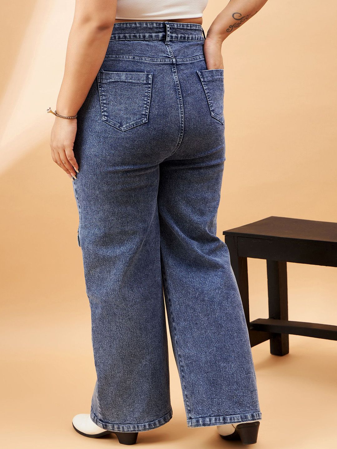 SASSAFRAS Curve Women Plus Size Comfort High-Rise Light Fade Stretchable Jeans