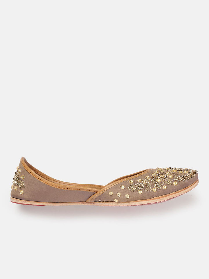 House of Pataudi Women Floral Embellished Leather Mojaris