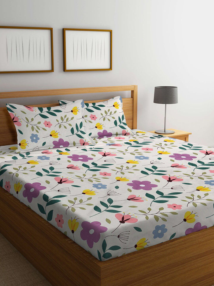 KLOTTHE White & Pink Floral 300 TC Super King Bedsheet with 2 Pillow Covers
