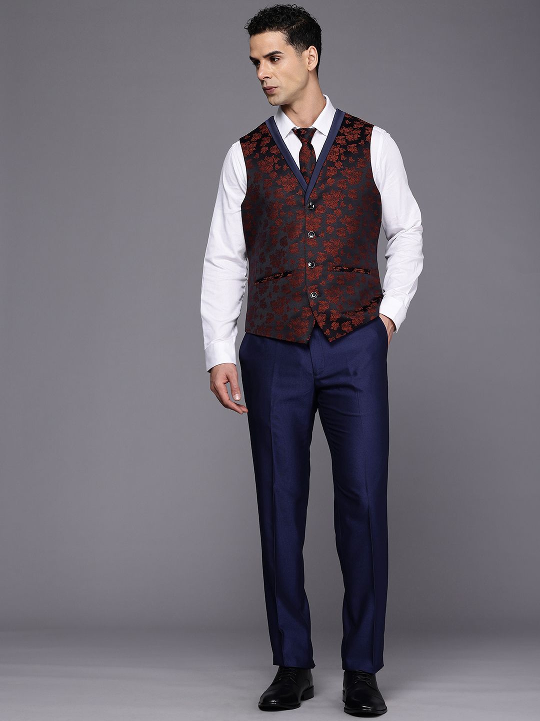 Raymond Single Breasted 3-Peice Party Suits with Tie