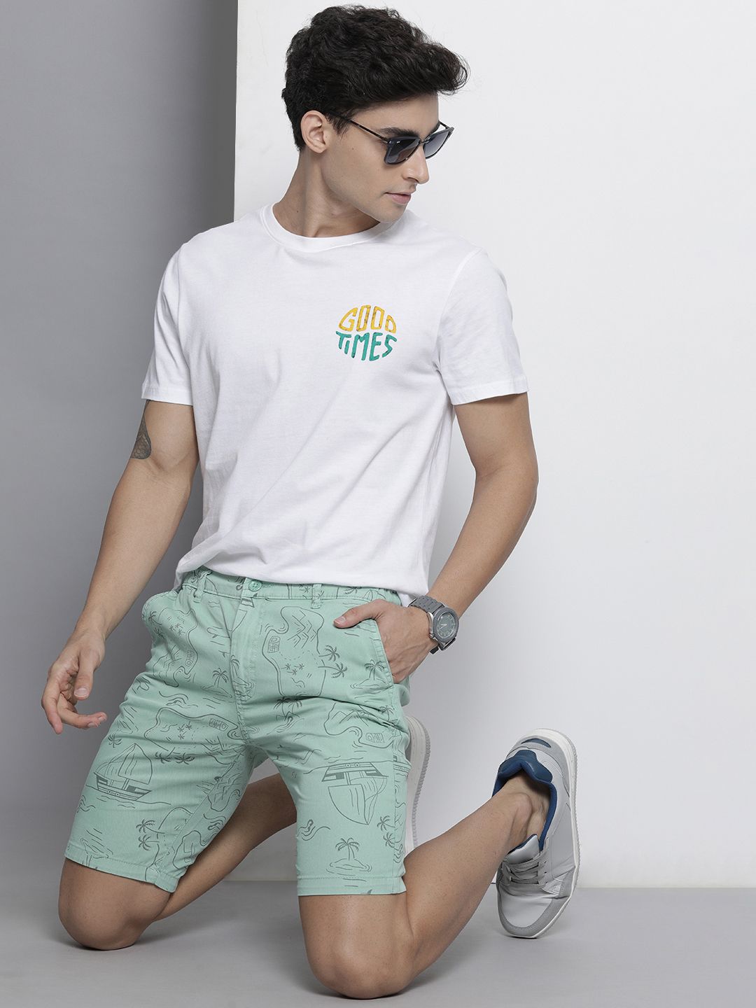 The Indian Garage Co Men Pastel Green Printed Slim Fit Cotton Chino Shorts