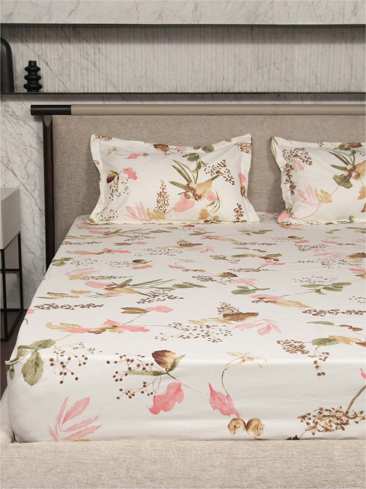 URBAN SPACE White & Peach-Coloured Pure Cotton 200 TC Queen Bedsheet with 2 Pillow Covers