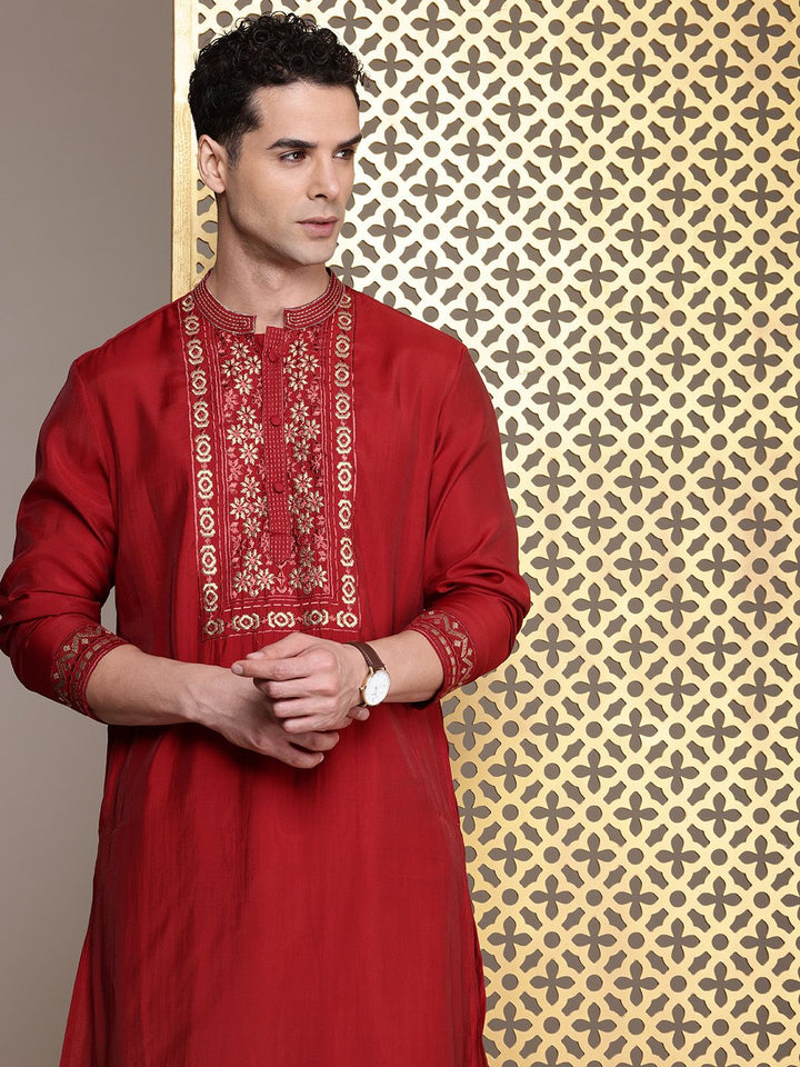 House of Pataudi Floral Yoke Design Mandarin Collar Thread Work Jashn Kurta