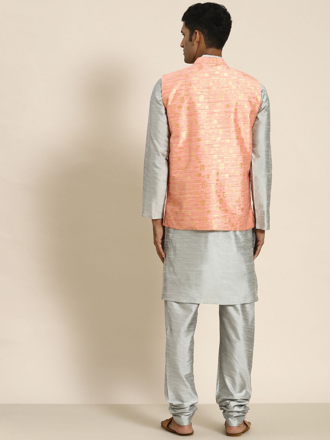 SOJANYA Kurta Rekaan Tenunan Lelaki dengan Churidar dengan Jaket Nehru
