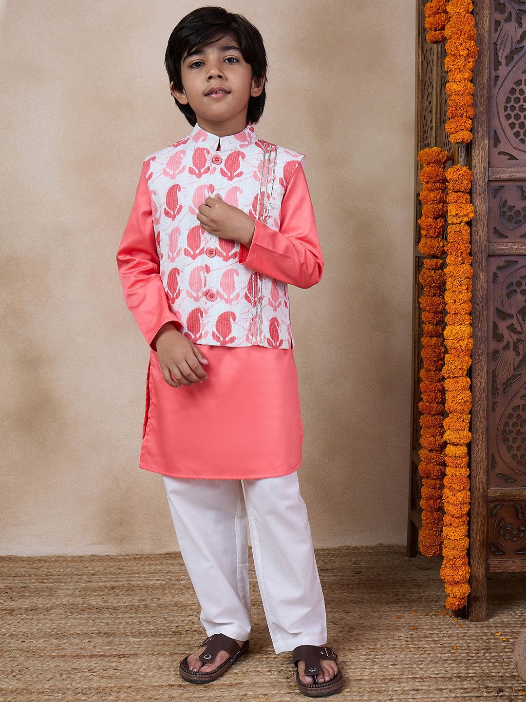 pspeaches Boys Mandarin Collar Long Sleeves Straight Kurta With Pyjamas & Jacket
