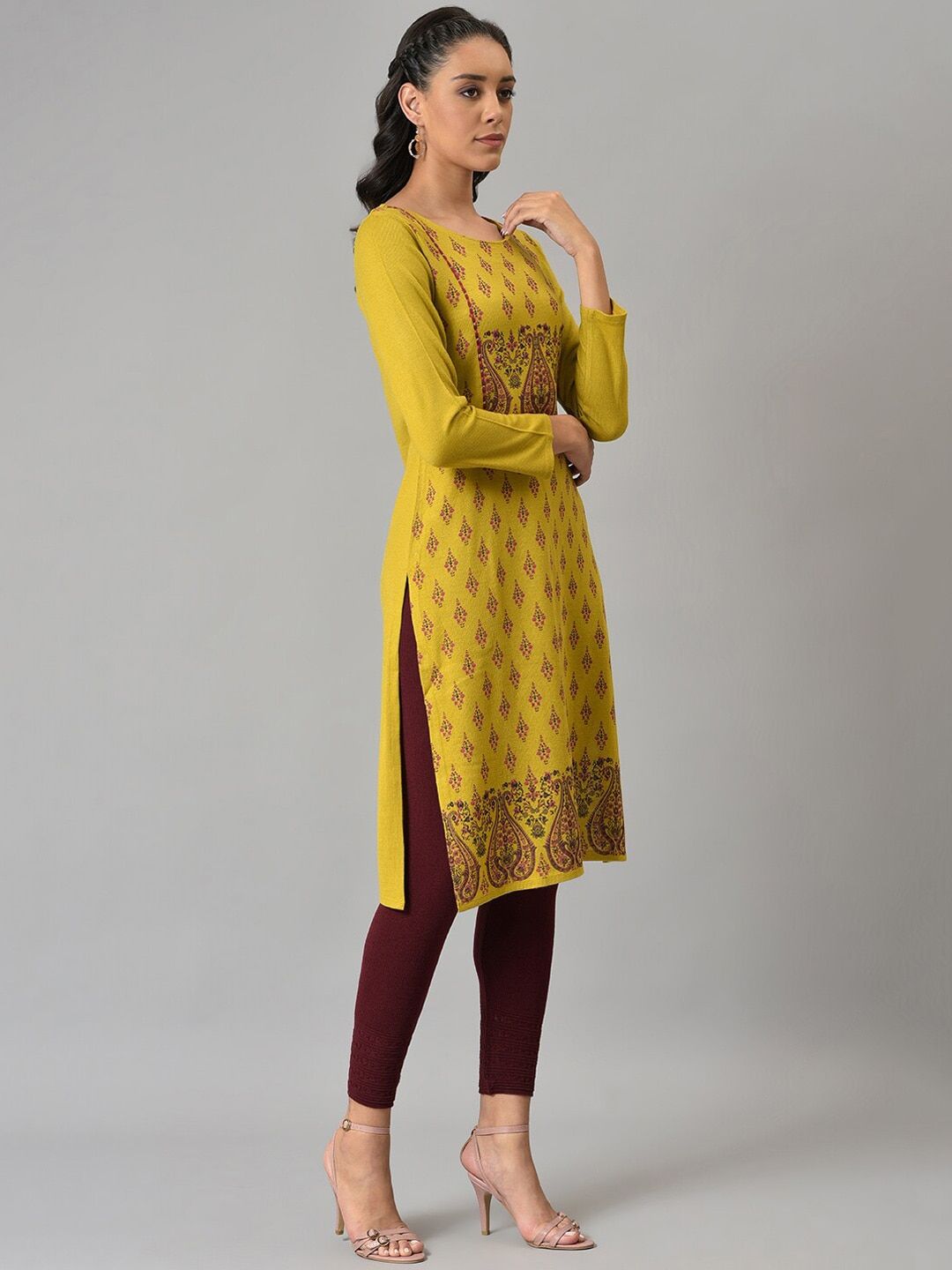 W Women Green Paisley Embroidered Keyhole Neck Flared Sleeves Kurta