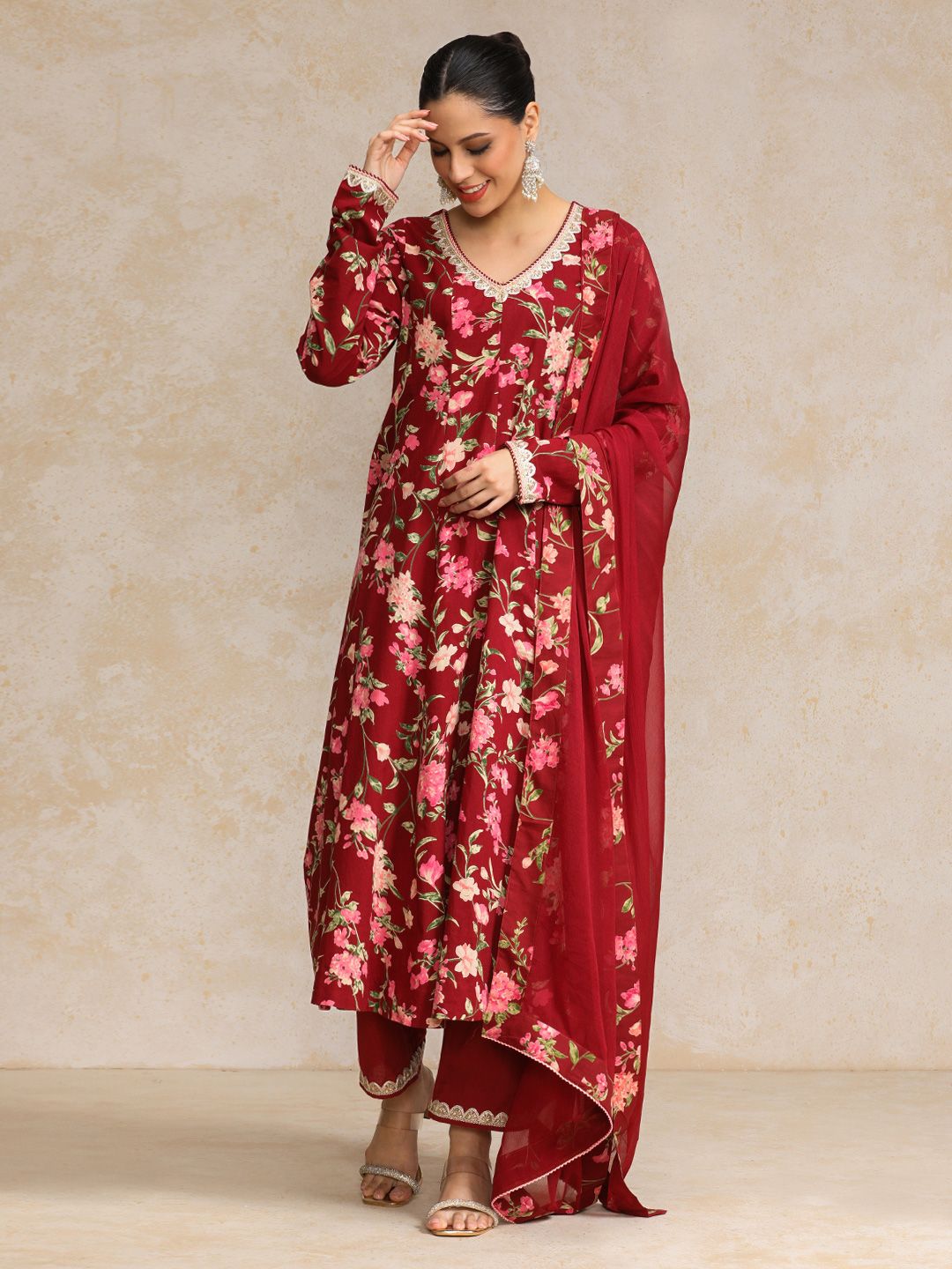 Varanga Women Floral Printed Regular Beads and Stones Pure Cotton Kurta with Trousers & With Dupatta