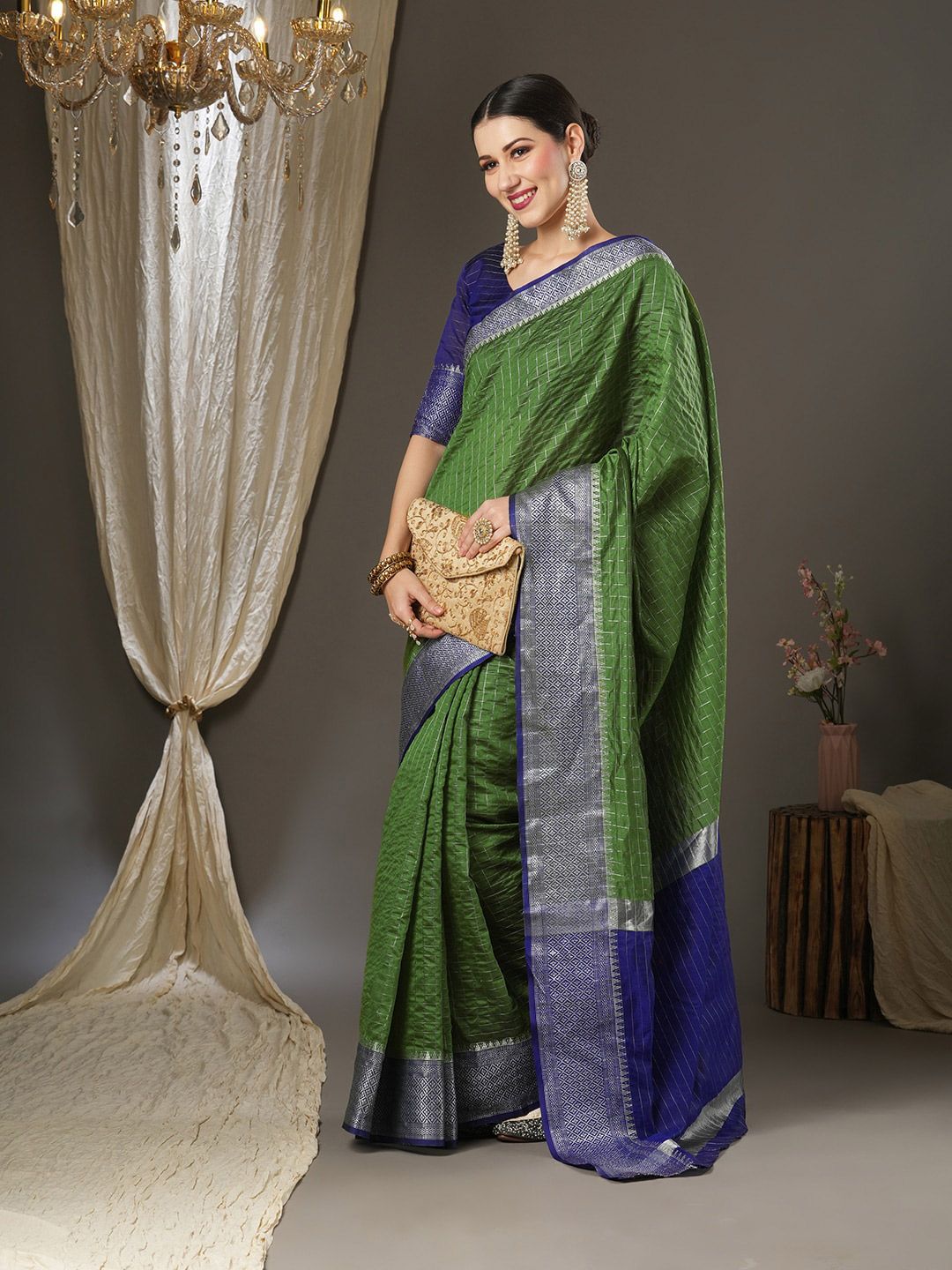 Saree mall Checked Zari Taant Traditional Sarees