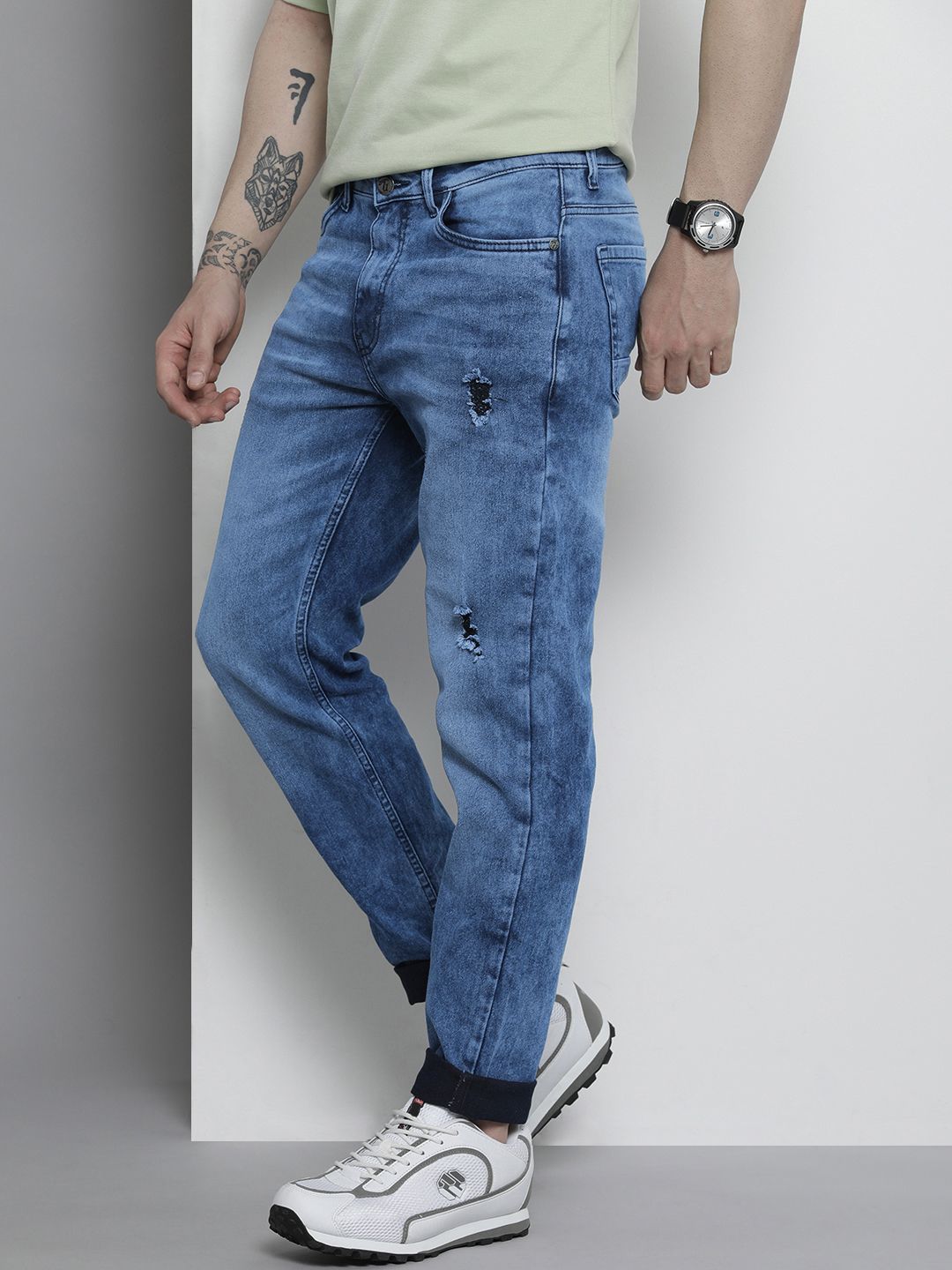 The Indian Garage Co Men Slim Fit Mildly Distressed Heavy Fade Stretchable Jeans