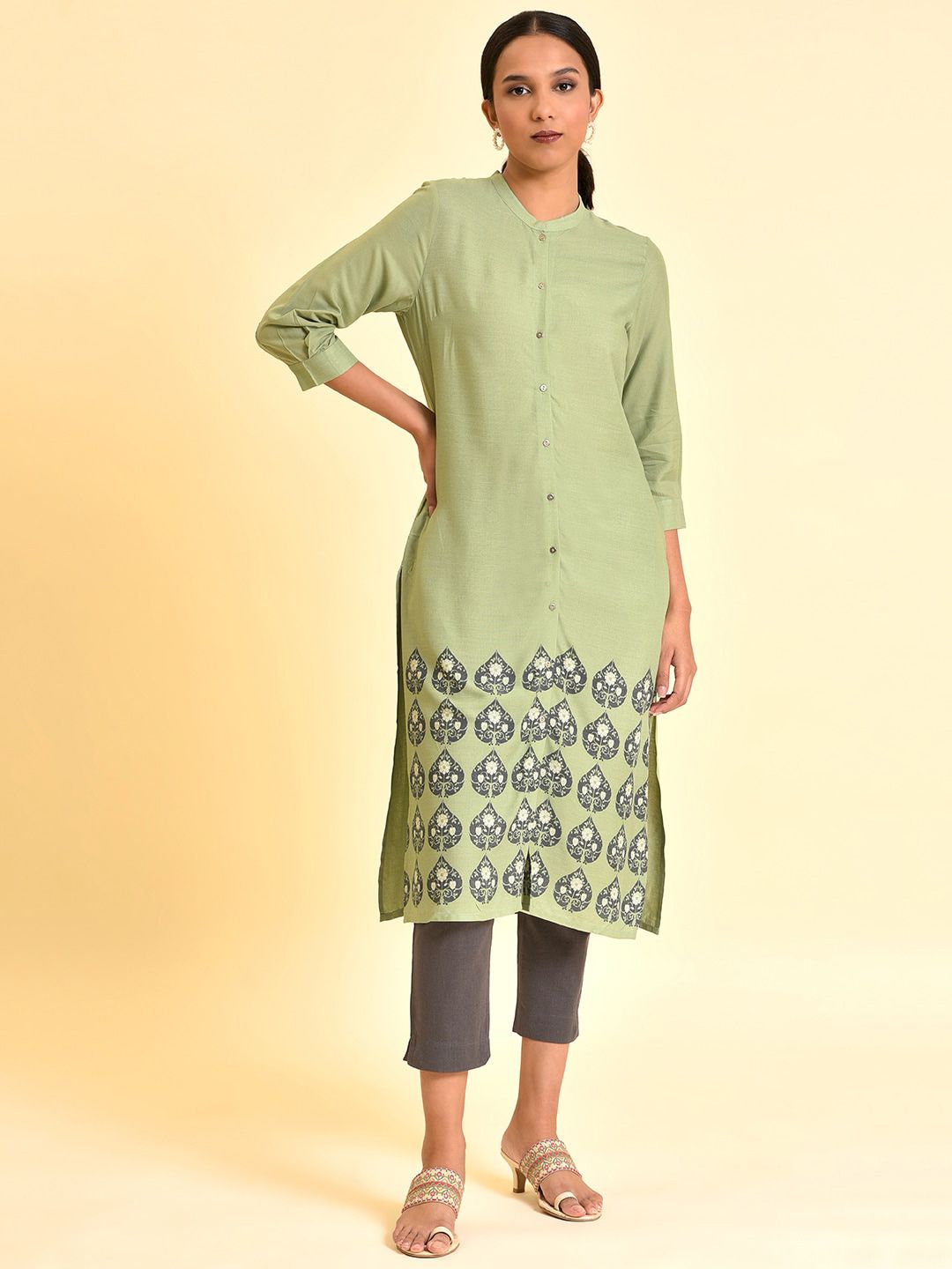 W Ethnic Motifs Printed Mandarin Collar Puffed Sleeves Straight Kurta With Trousers