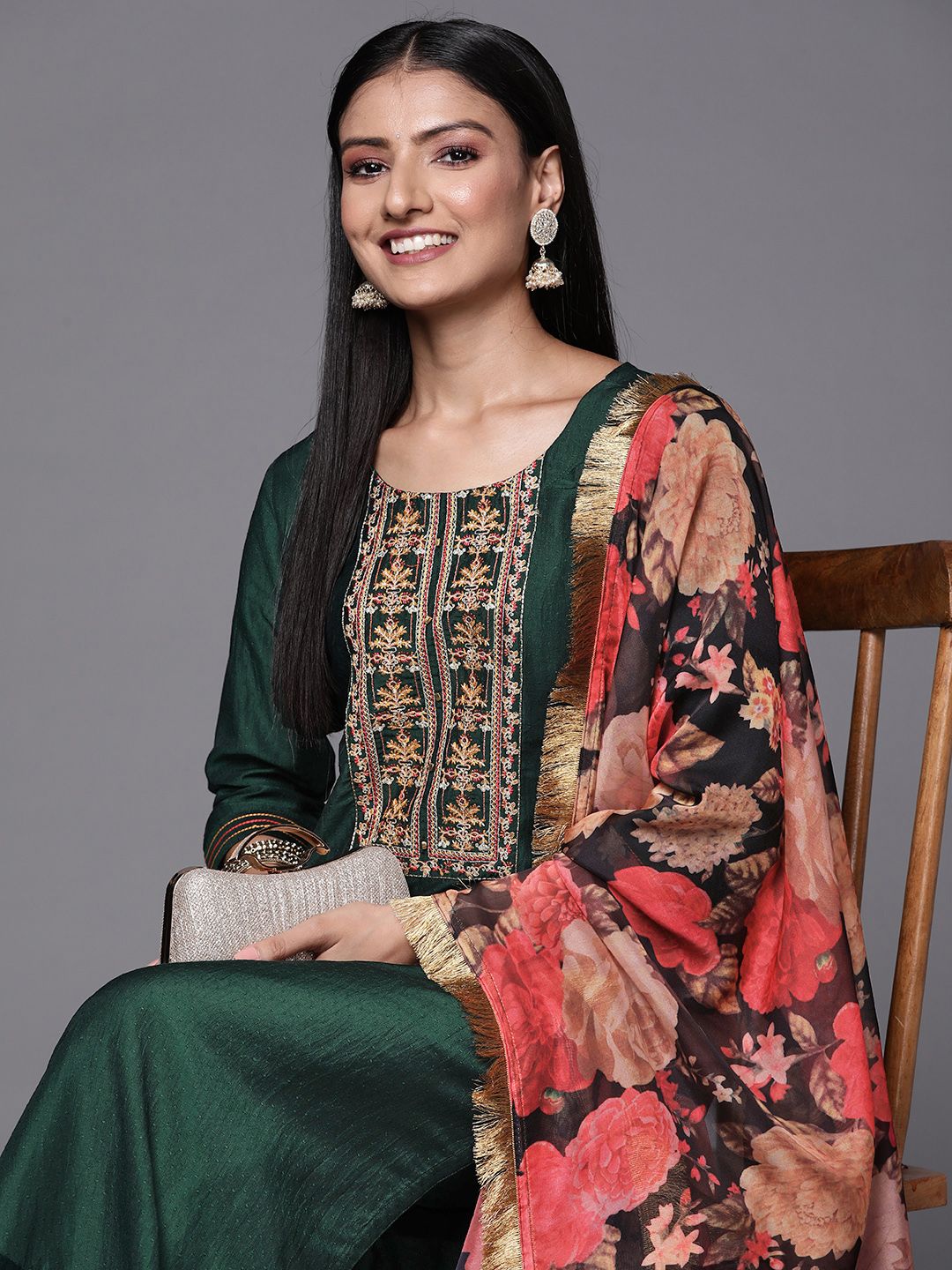 Varanga Women Green Floral Embroidered Thread Work Kurta with Trousers & With Dupatta