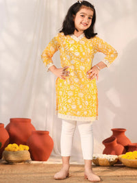 VASTRAMAY Girls Floral Printed Gotta Patti Cotton Straight Kurta
