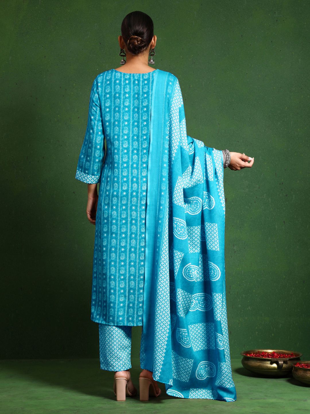 Varanga Women Floral Printed Regular Kurta with Trousers & With Dupatta