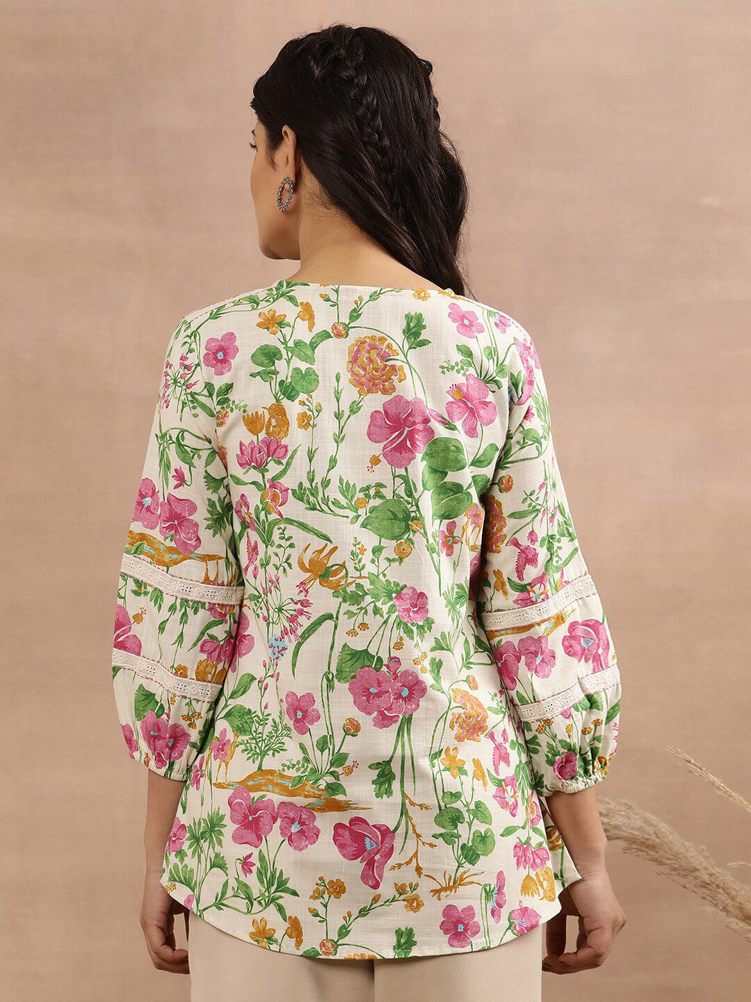 W Floral Printed V-Neck Cuffed Sleeves Cotton Top