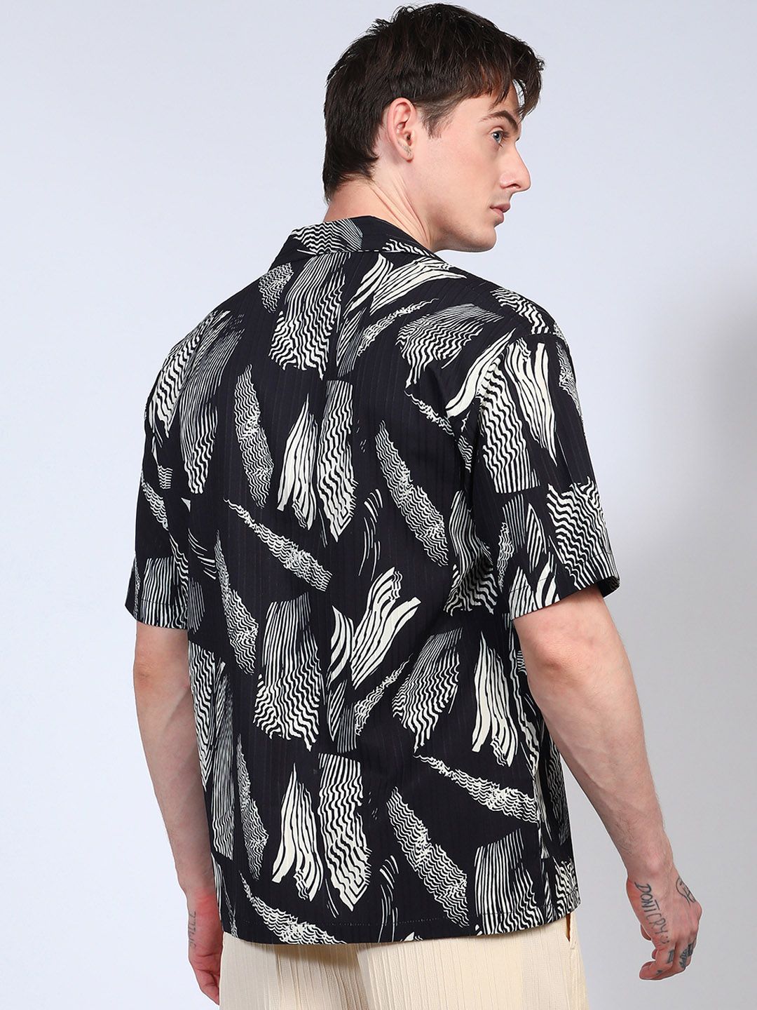 Campus Sutra Men Comfort Foliage Printed Cuban Collar Oversized Casual Shirt
