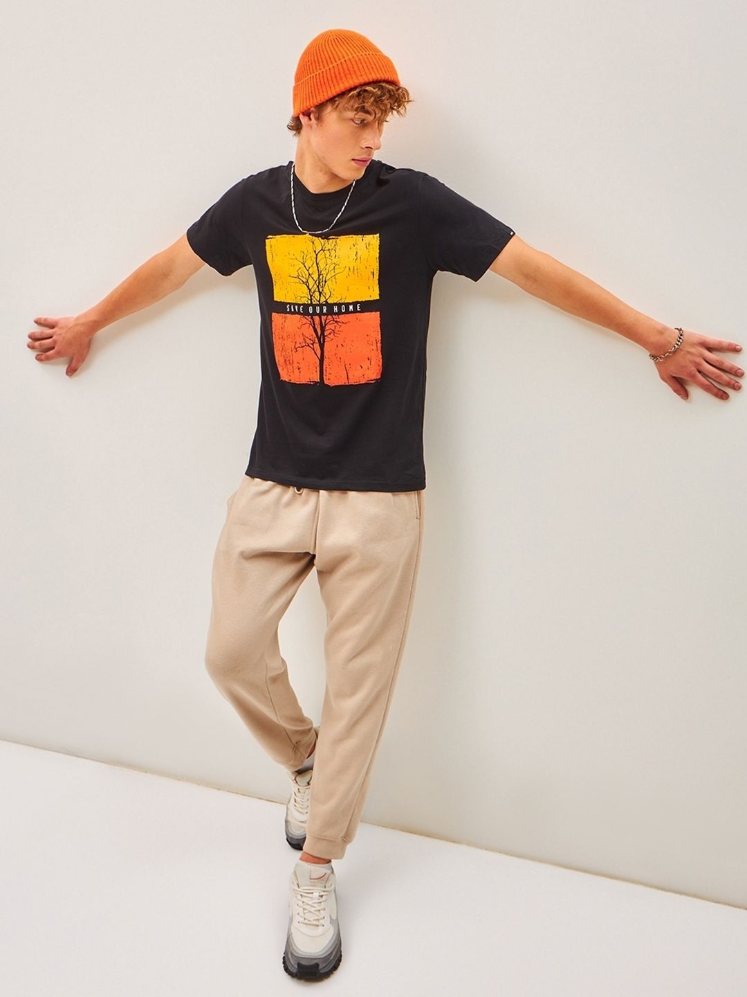 Bewakoof Men Black Printed Round Neck Pure Cotton T-shirt