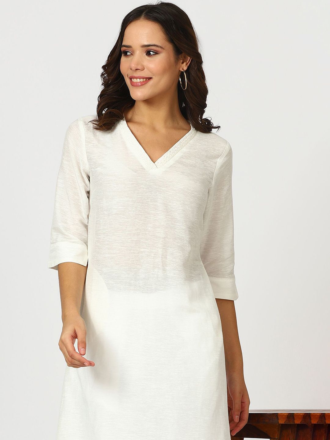 W Embroidered Beaded V-Neck Linen Straight Kurta