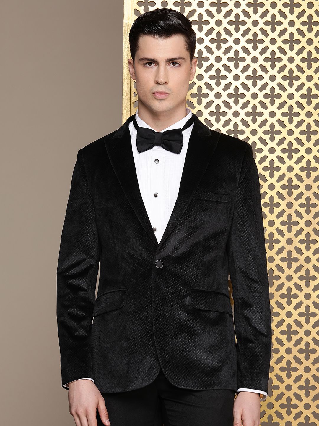 House of Pataudi Tailored Fit Self Design Velvet Finish Single-Breasted Party Blazer