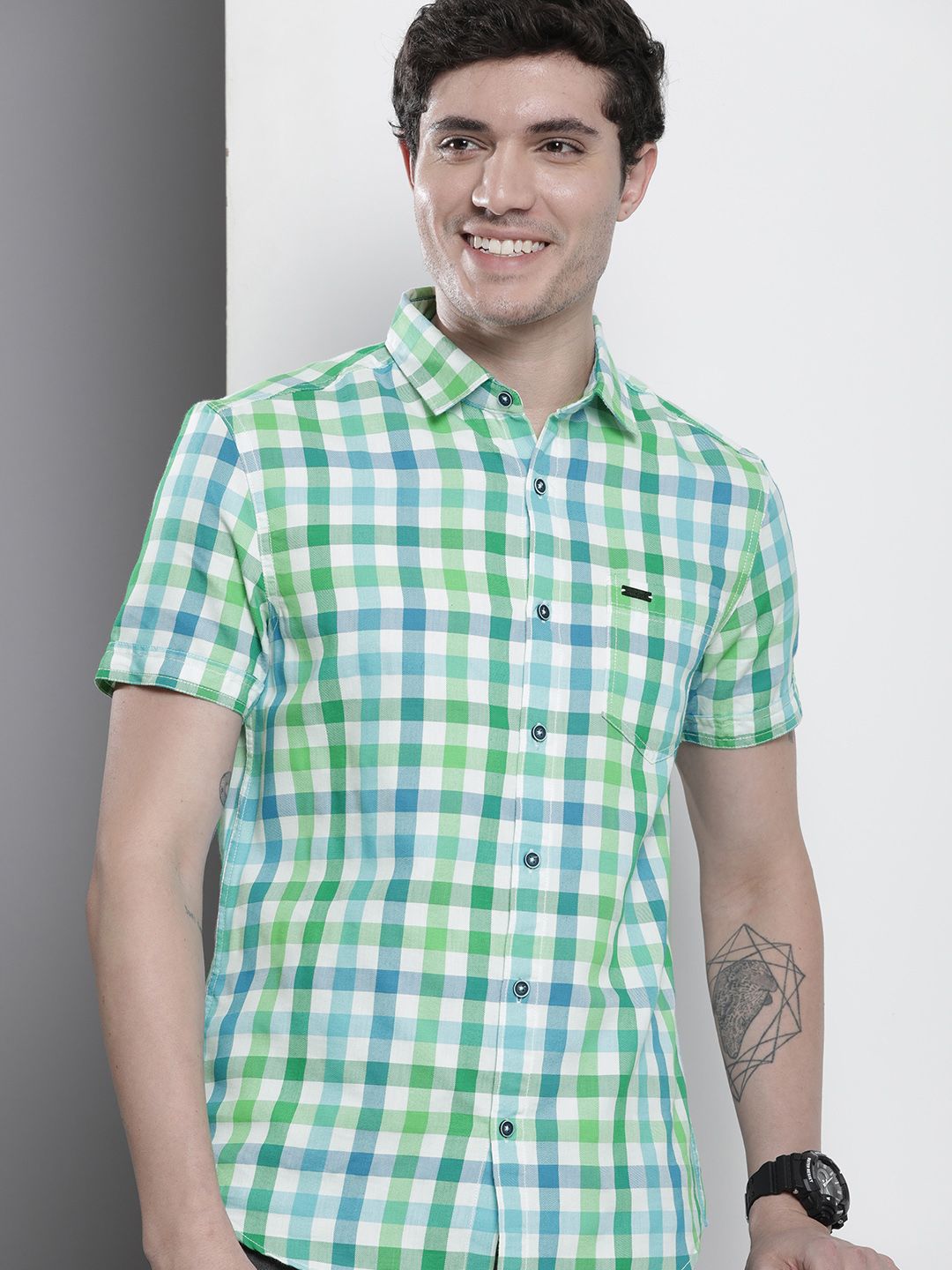 The Indian Garage Co Men Slim Fit Opaque Checked Casual Shirt