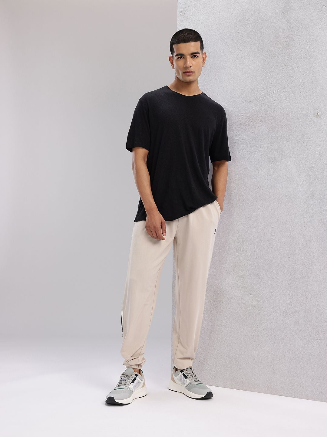 HRX by Hrithik Roshan Men Side Striped Mid-Rise Relaxed Fit Lifestyle Joggers