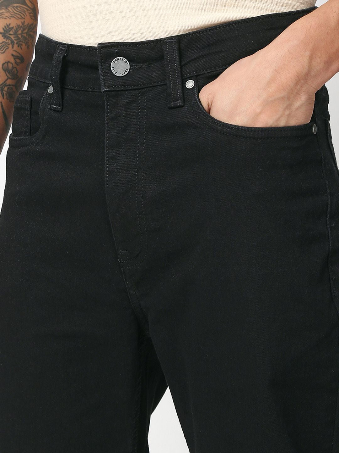Bewakoof Men's Jet Black Slim Straight Fit Stretchable Washed Mid-Rise Jeans