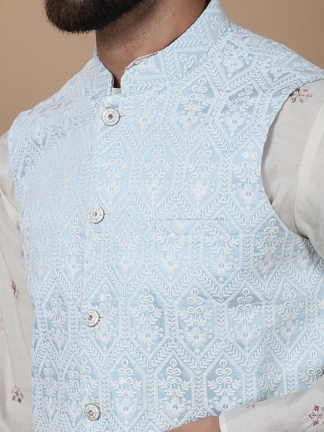Kurta Sutera Kapas Bersulam Bunga Warna Krim Anouk dengan Jaket Churidar & Nehru