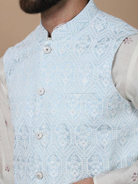 Kurta Sutera Kapas Bersulam Bunga Warna Krim Anouk dengan Jaket Churidar & Nehru