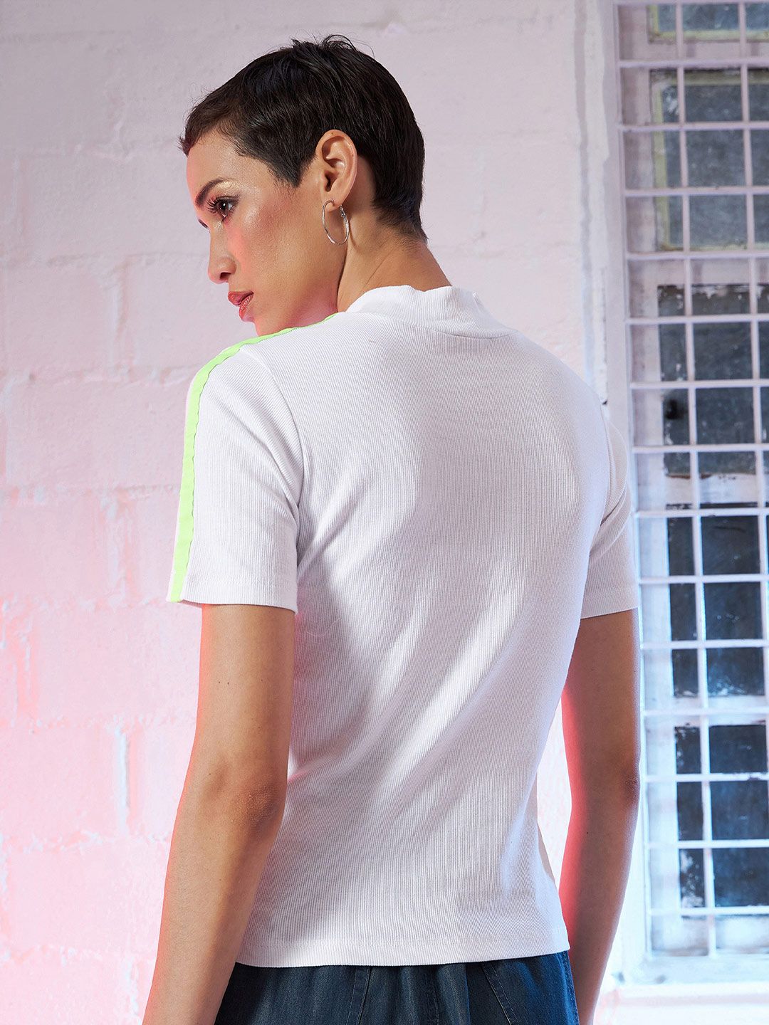 SASSAFRAS White High-Neck Solid High Neck T-shirt