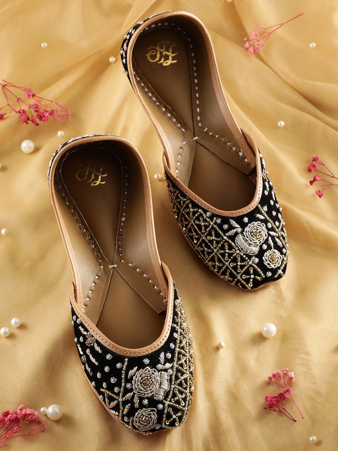 House of Pataudi Leather Embellished Ethnic Mojaris