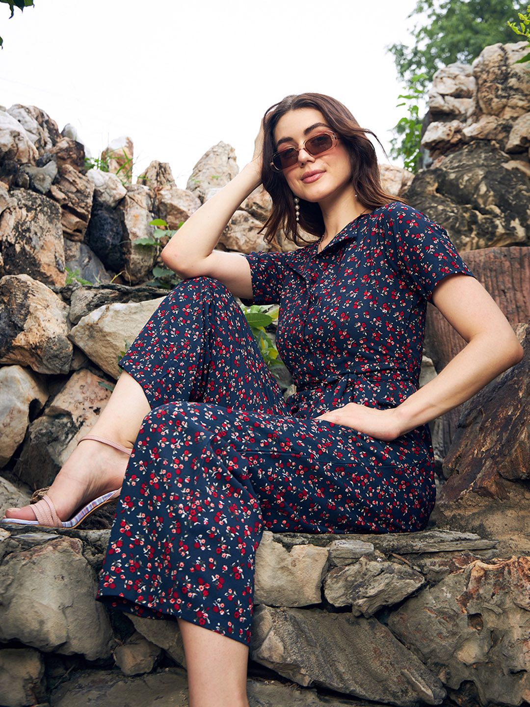 Berrylush Blue Floral Printed Basic Jumpsuit With Waist Tie-ups